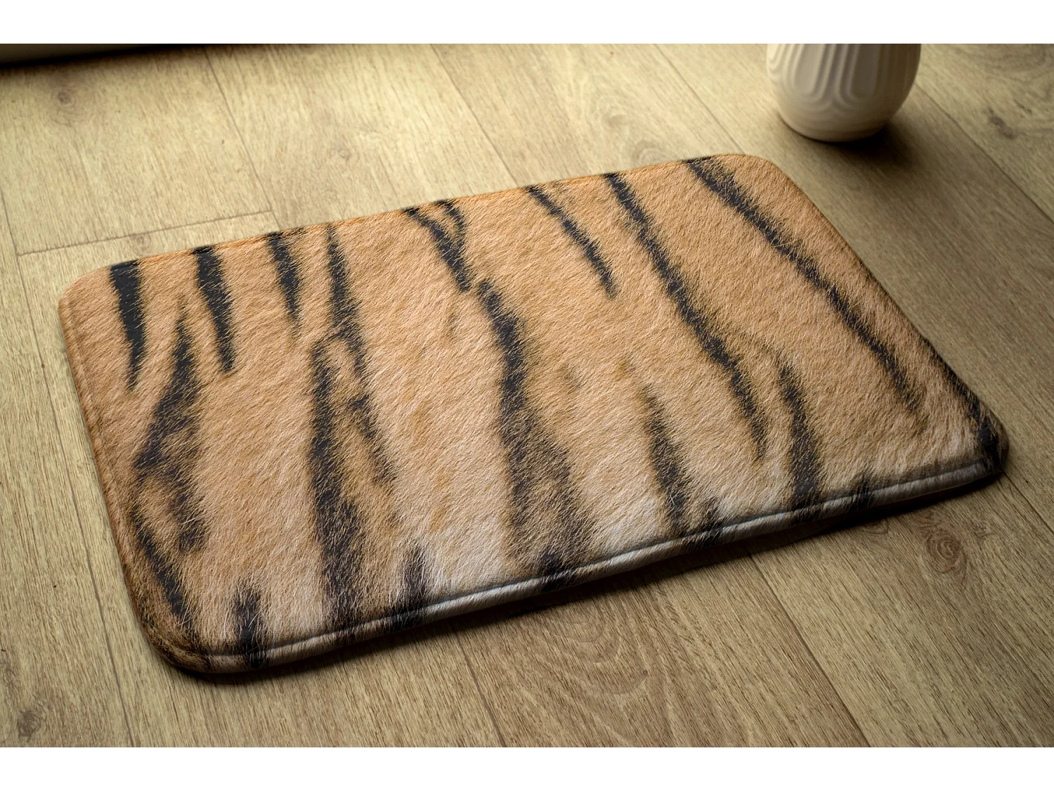 Schlafzimmerteppich, 75 x 45 cm, Tigerfell. Trendiger Teppich für ein Schlafzimmer oder Wohnzimmer.