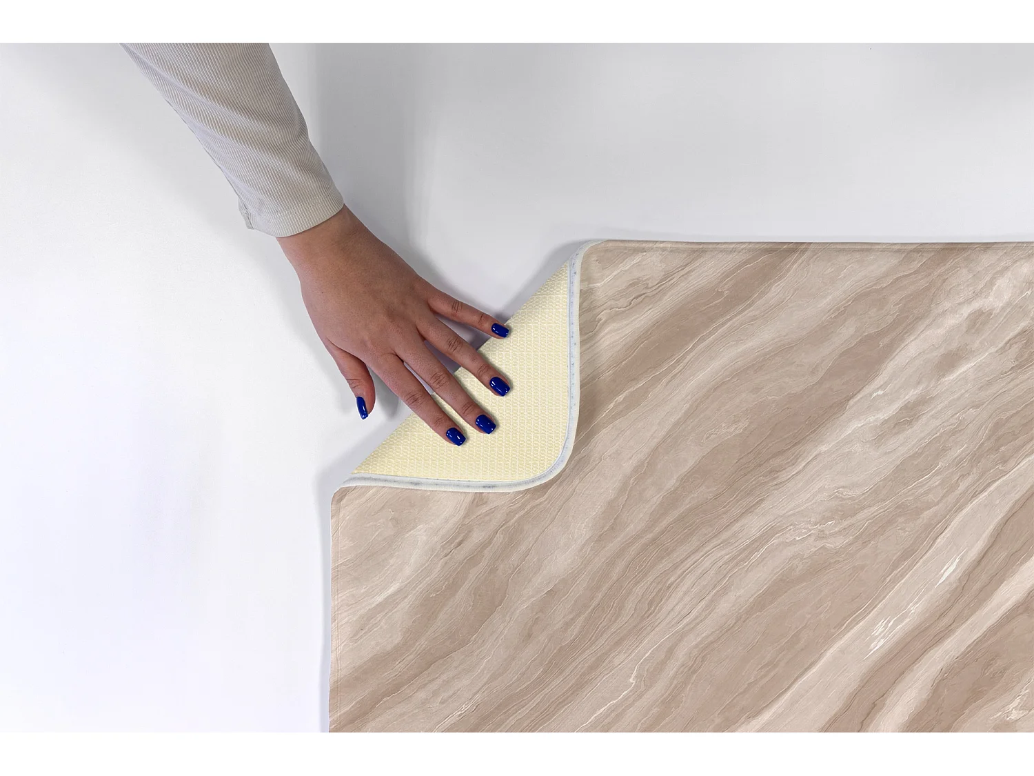 Tapis pour la chambre, 75x45 cm motif marbre. Tapis tendance pour la chambre ou le salon.