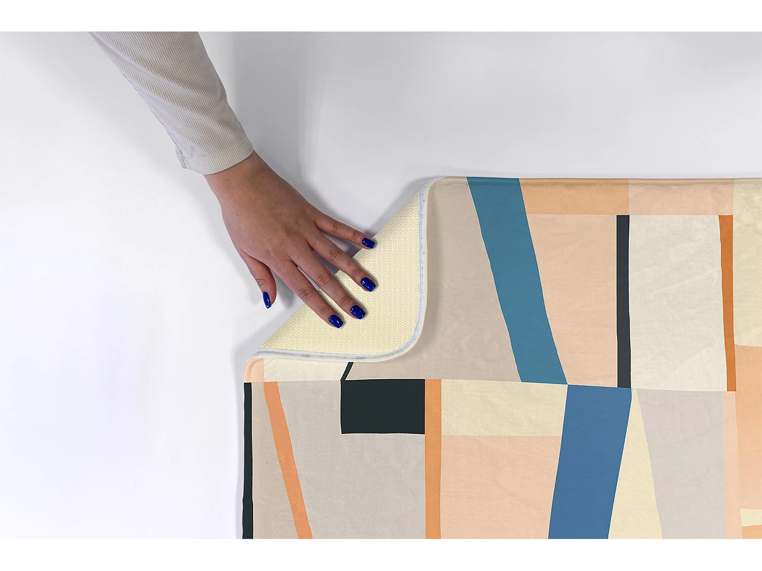 Tapis de chambre, 90x60 cm. Composition abstraite. Tapis tendance pour une chambre ou un salon.