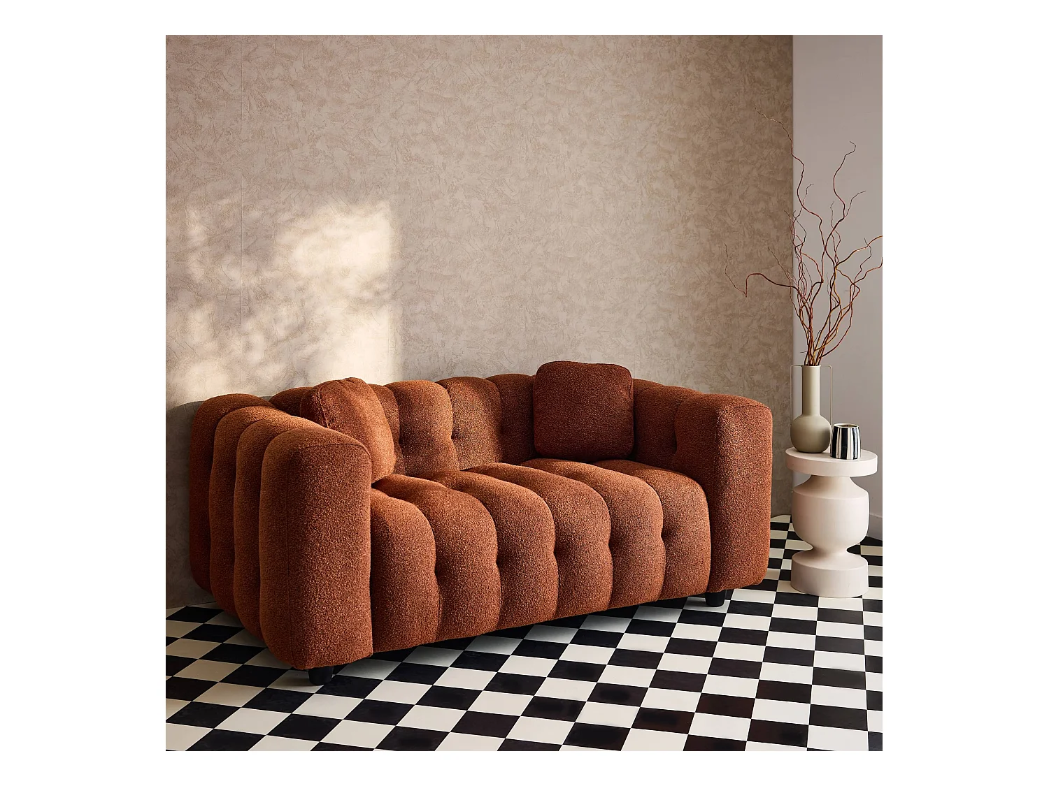 Divano a 2 posti, rivestito in tessuto bouclé testurizzato, terracotta