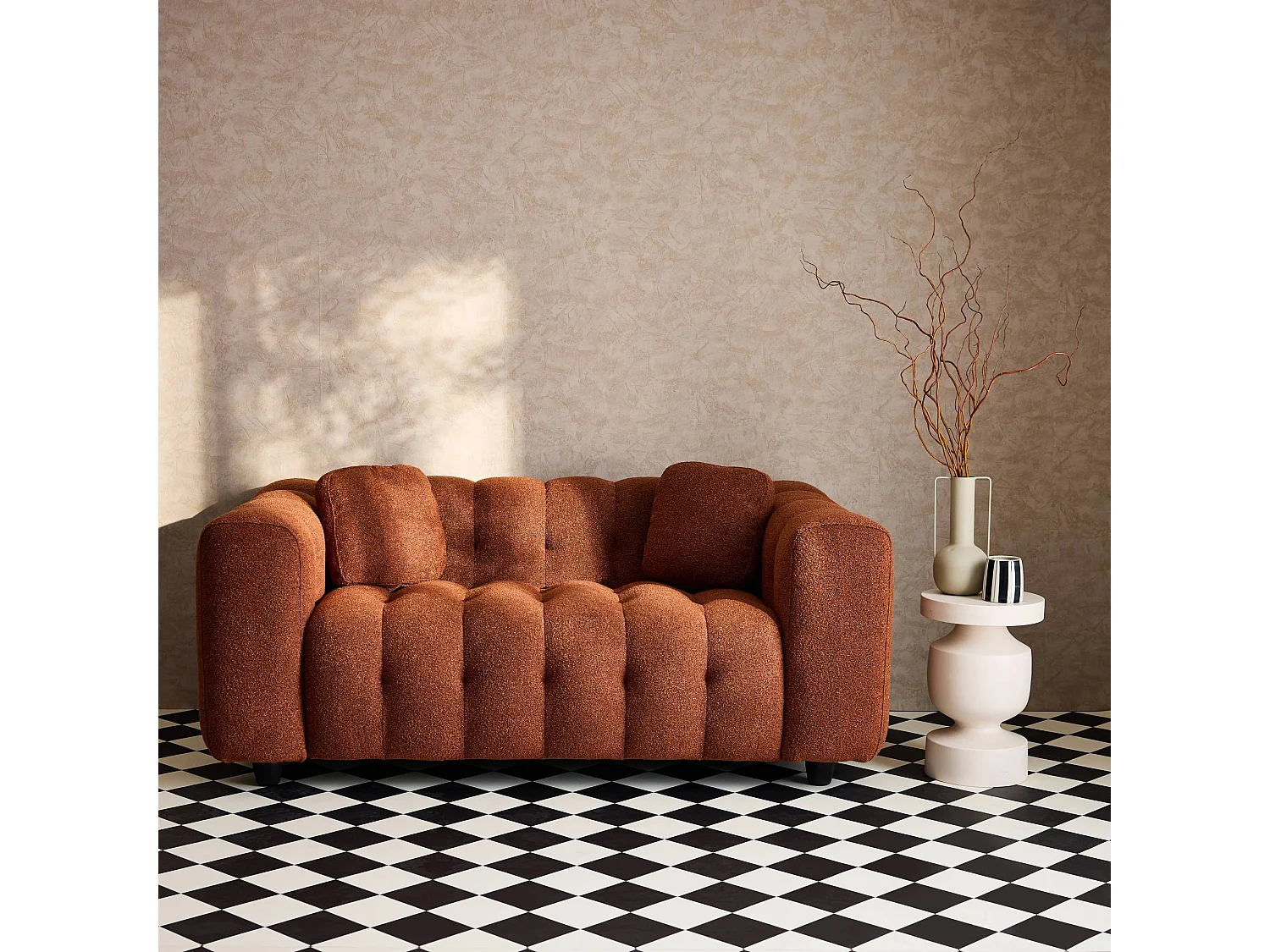 Divano a 2 posti, rivestito in tessuto bouclé testurizzato, terracotta