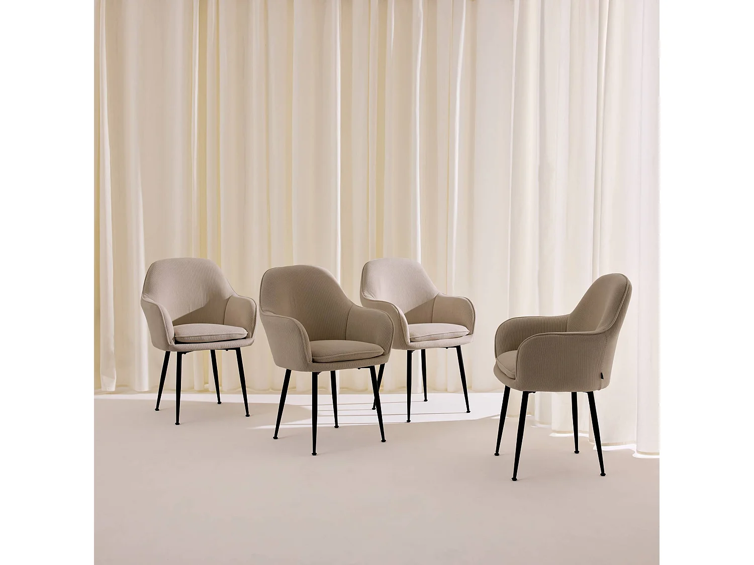 Set 4 poltrone in velluto a coste con gambe in metallo, Shella velluto, Beige, 57x59x84.5 cm