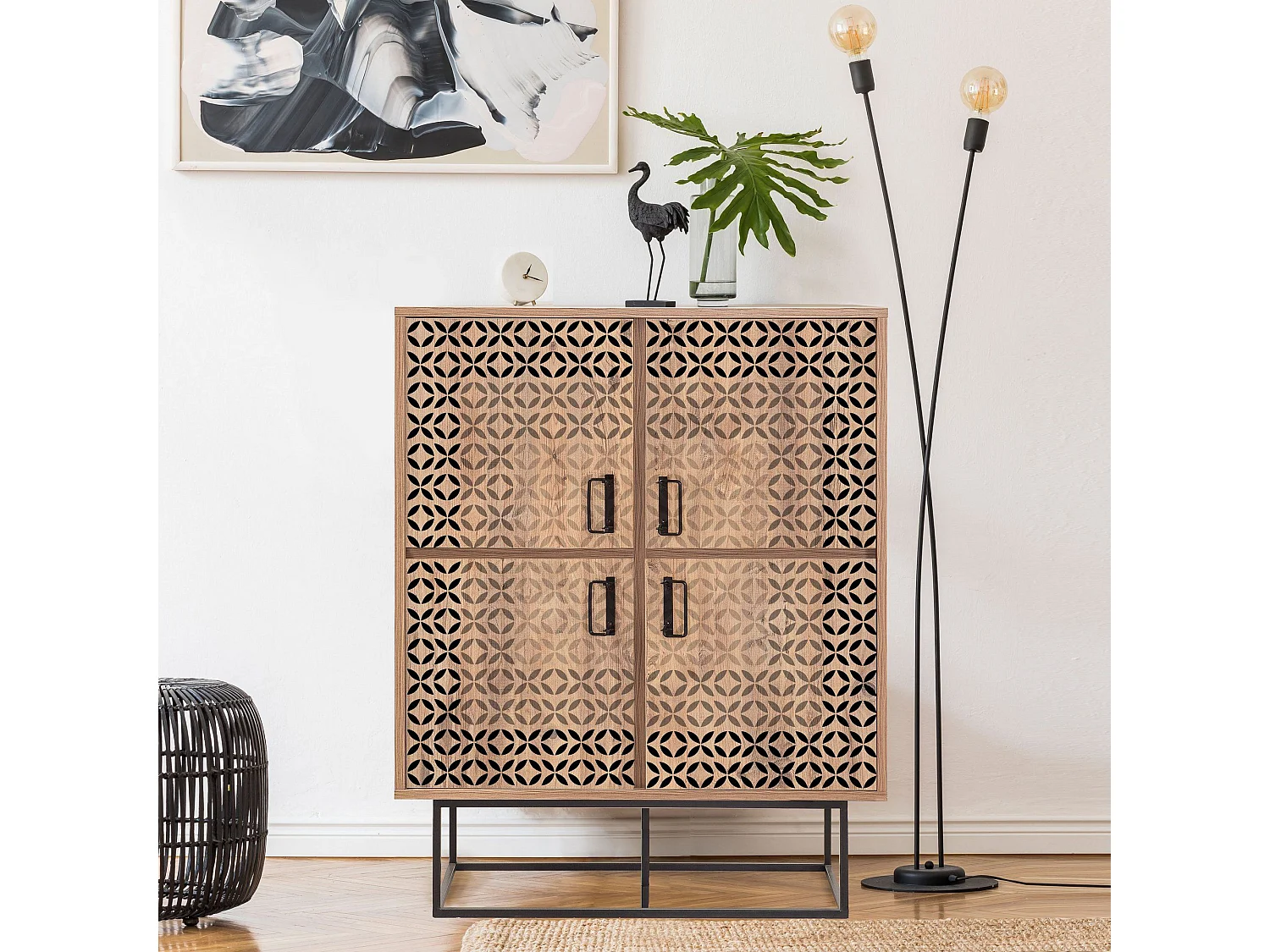 Buffet haut style industriel 4 portes Feneta Bois clair Motif Andalouse Noir