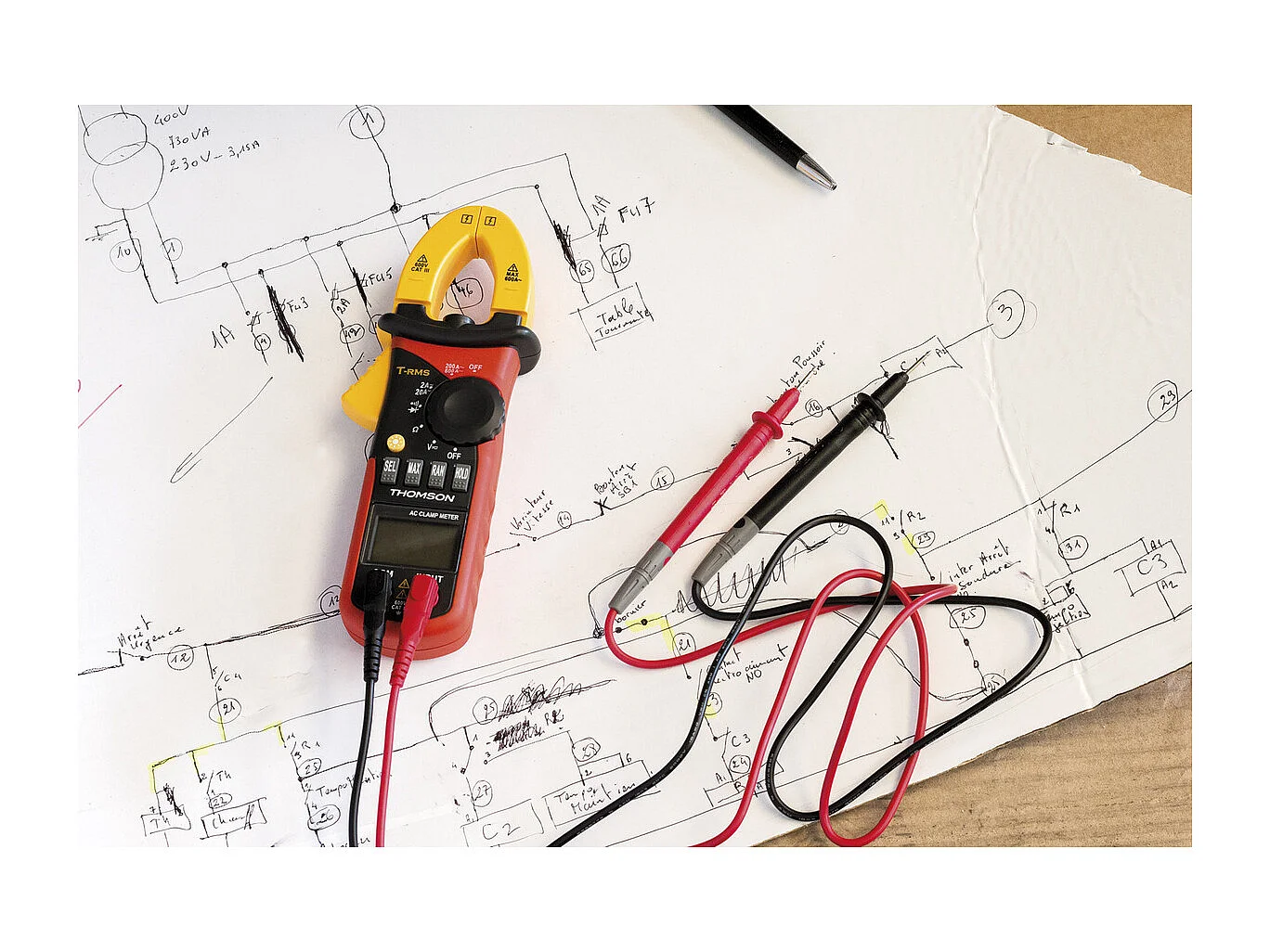 Alicate de corrente autocalibrável de 6 funções CAT III 600 V - Thomson