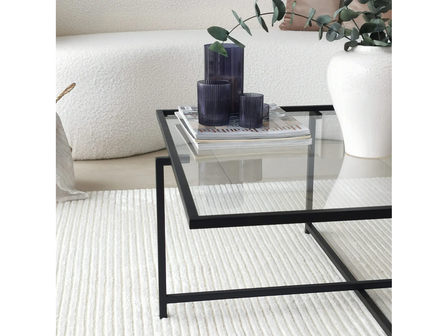 Mesa baja de diseño negra de vidrio LIMP