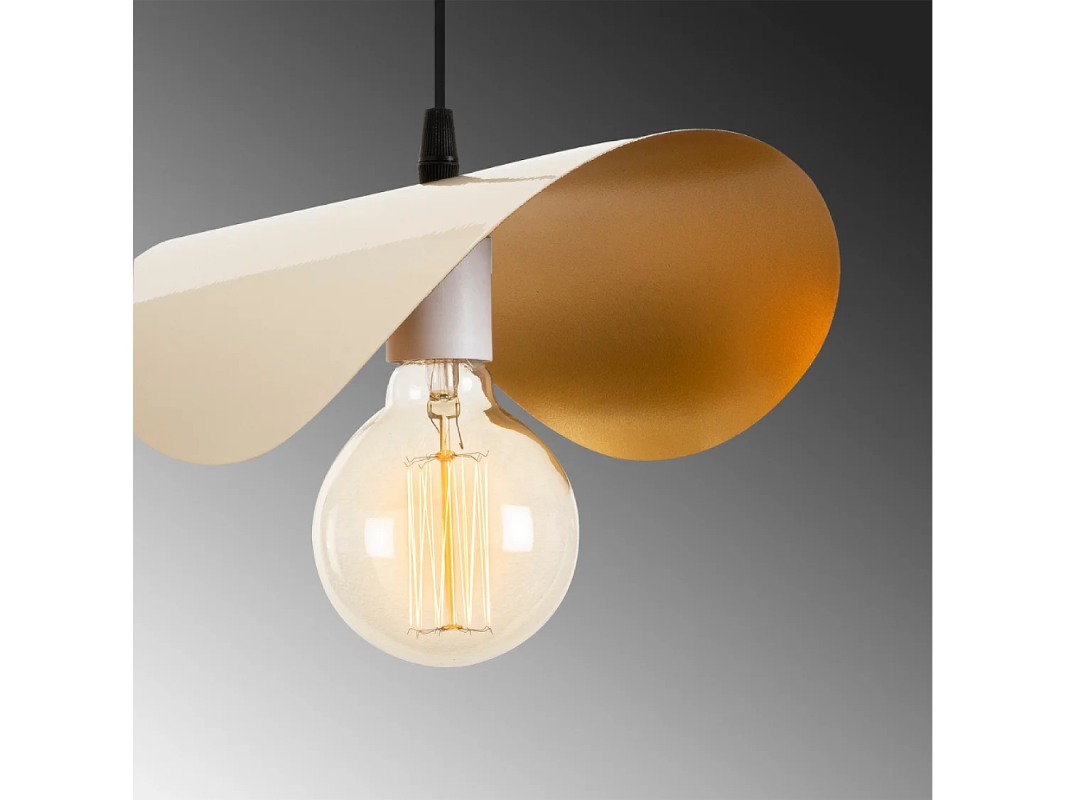Witte en gouden metalen hanglamp SALOME - Luchtig ontwerp voor een gezellige en verfijnde sfeer