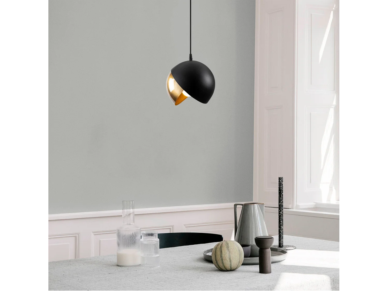 Suspension noire et dorée en métal ROMY