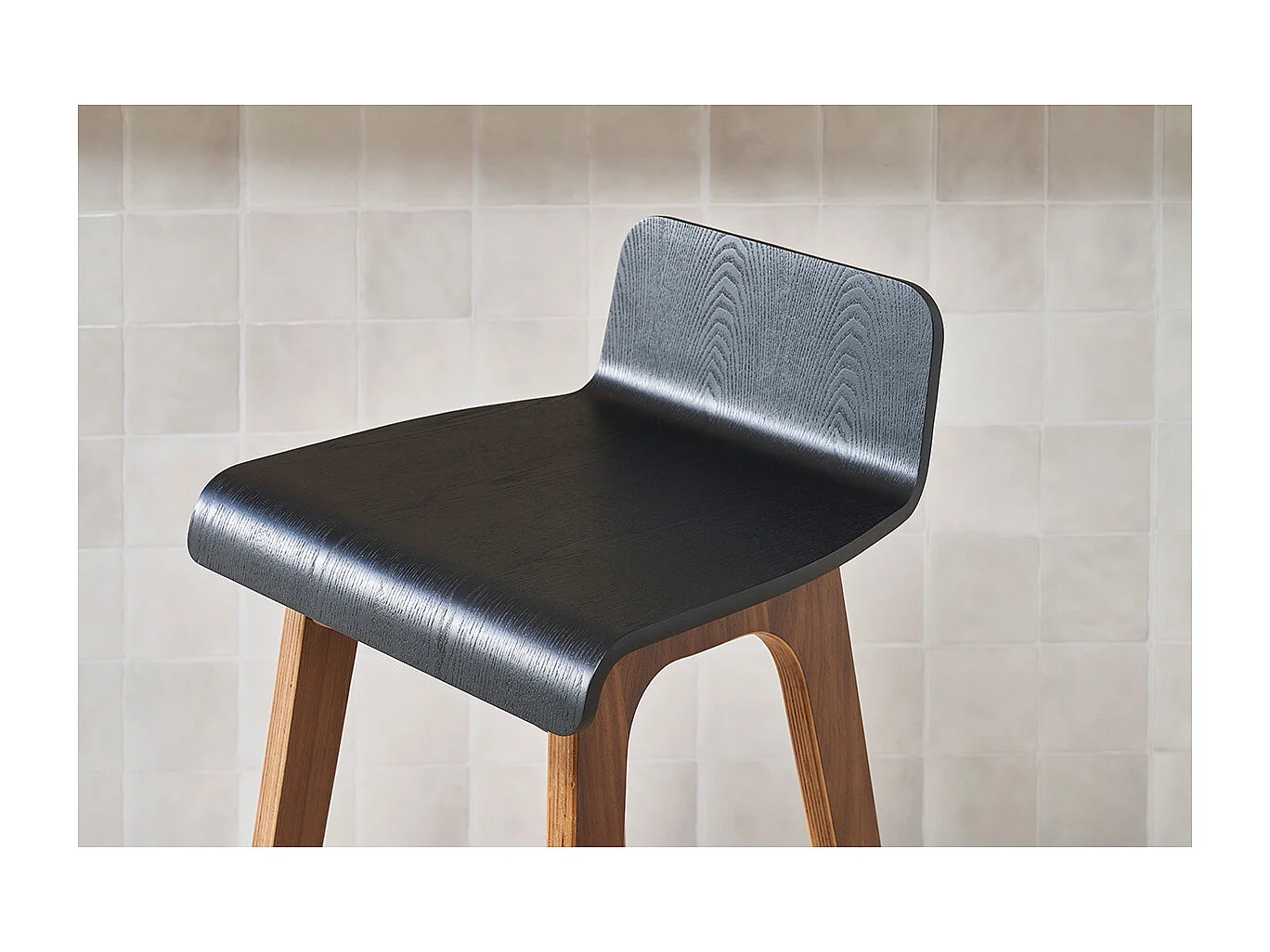 Skandinavischer Barhocker in Schwarz und Walnuss H65 cm (2er-Set) BALTIK