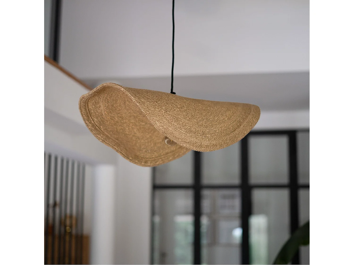 Sospensione in materiale naturale beige e metallo D61 cm - Maho