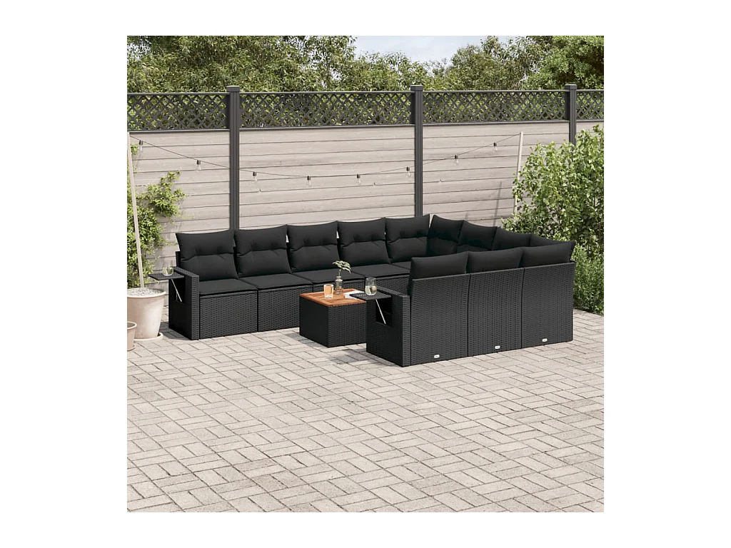 11 muebles de jardín con cojines de resina tejida en negro.