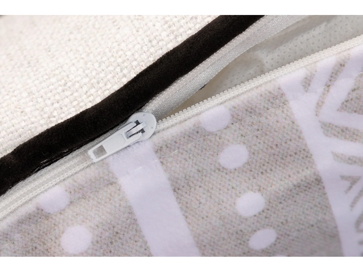 Cojin Mujer Formas Geometricas 45x13x45 Cm