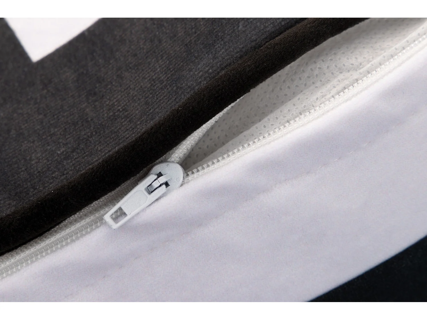 Cojin Velvet Gemetrico Blanco Y Negro 45x13x45 Cm