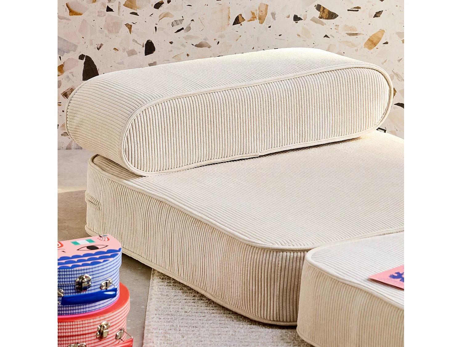 Fauteuil enfant en velours côtelé dépliable. couleur crème. L 66 x P 62 x H 43.5 cm