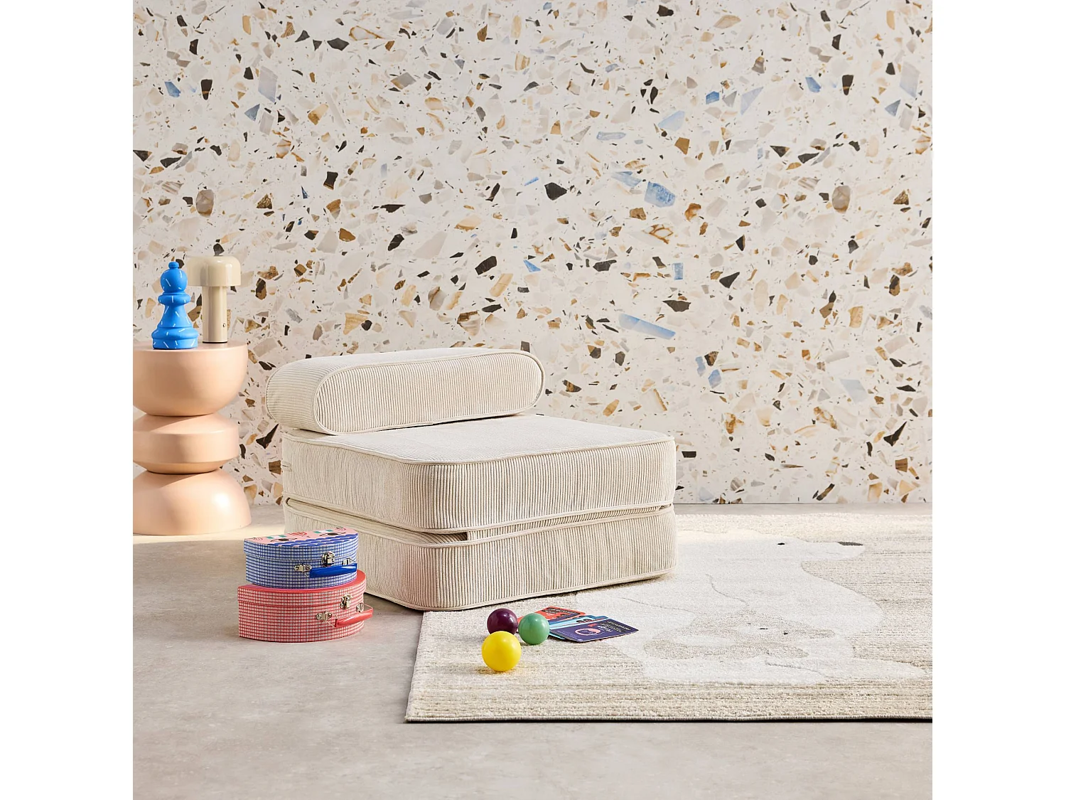 Fauteuil enfant en velours côtelé dépliable. couleur crème. L 66 x P 62 x H 43.5 cm