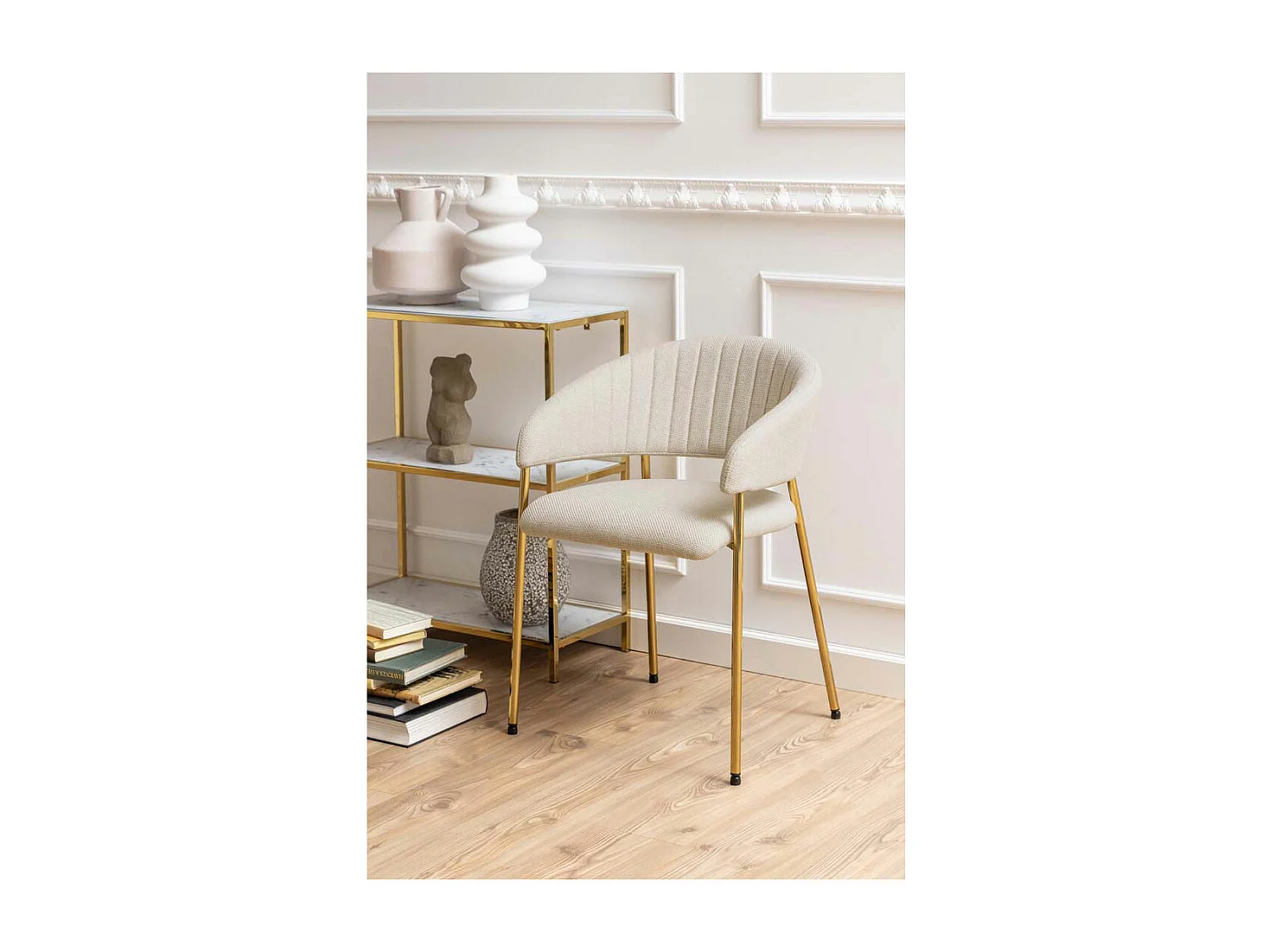 Aporty eetkamerstoel met armleuningen beige.