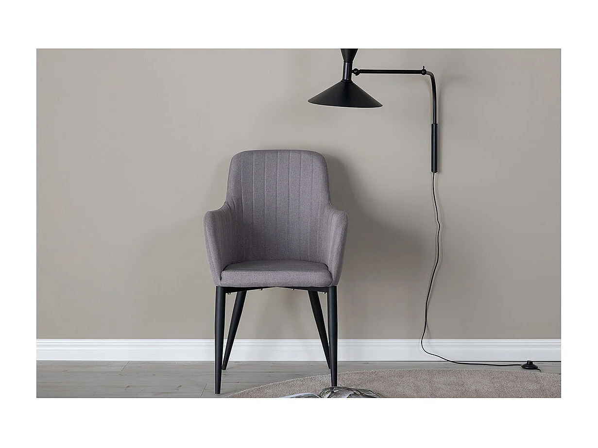 Comfort chaise de salle à manger avec accoudoirs gris.