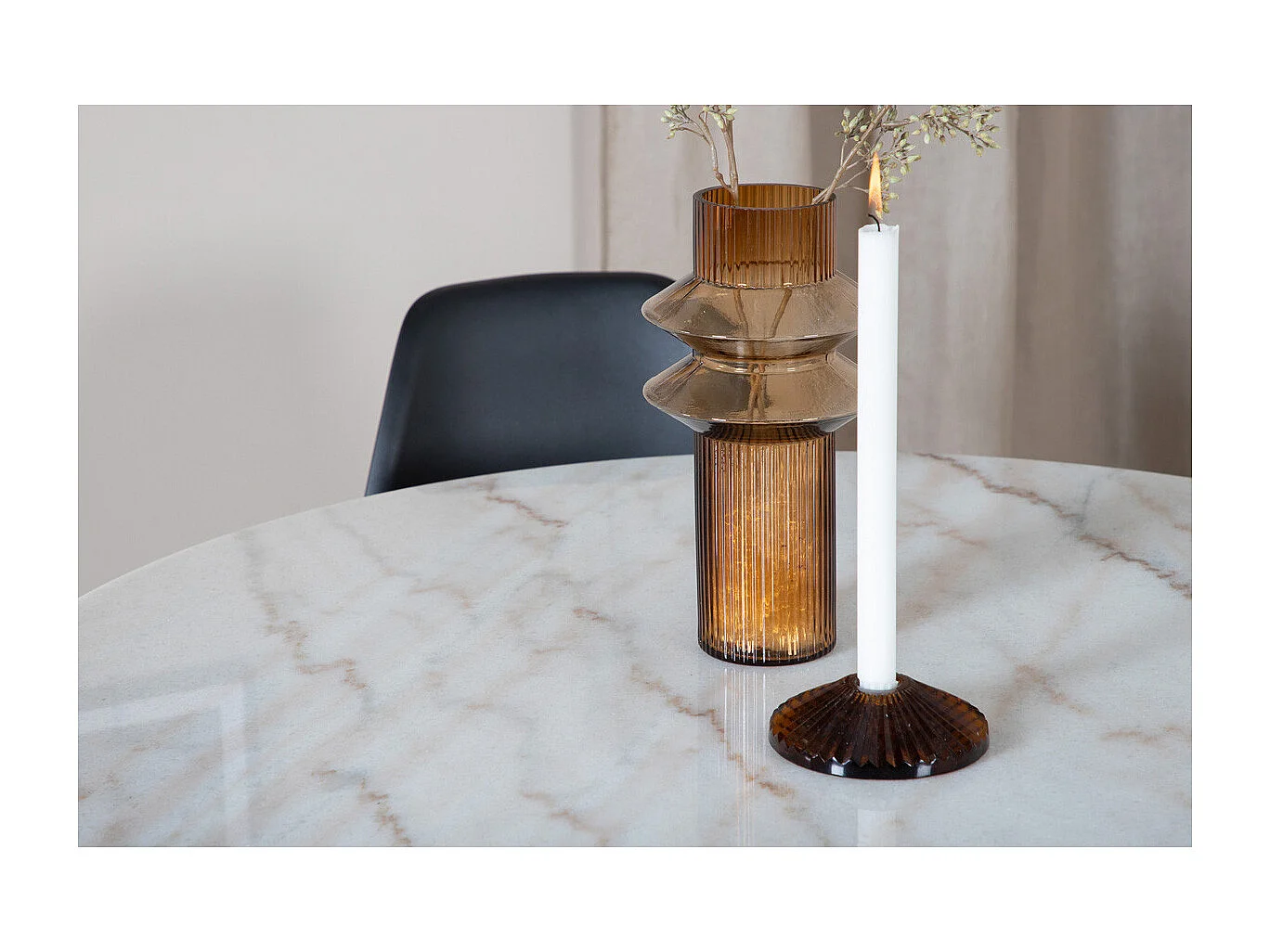 Table à Manger en Marbre "Estelle" 106cm Blanc & Noir