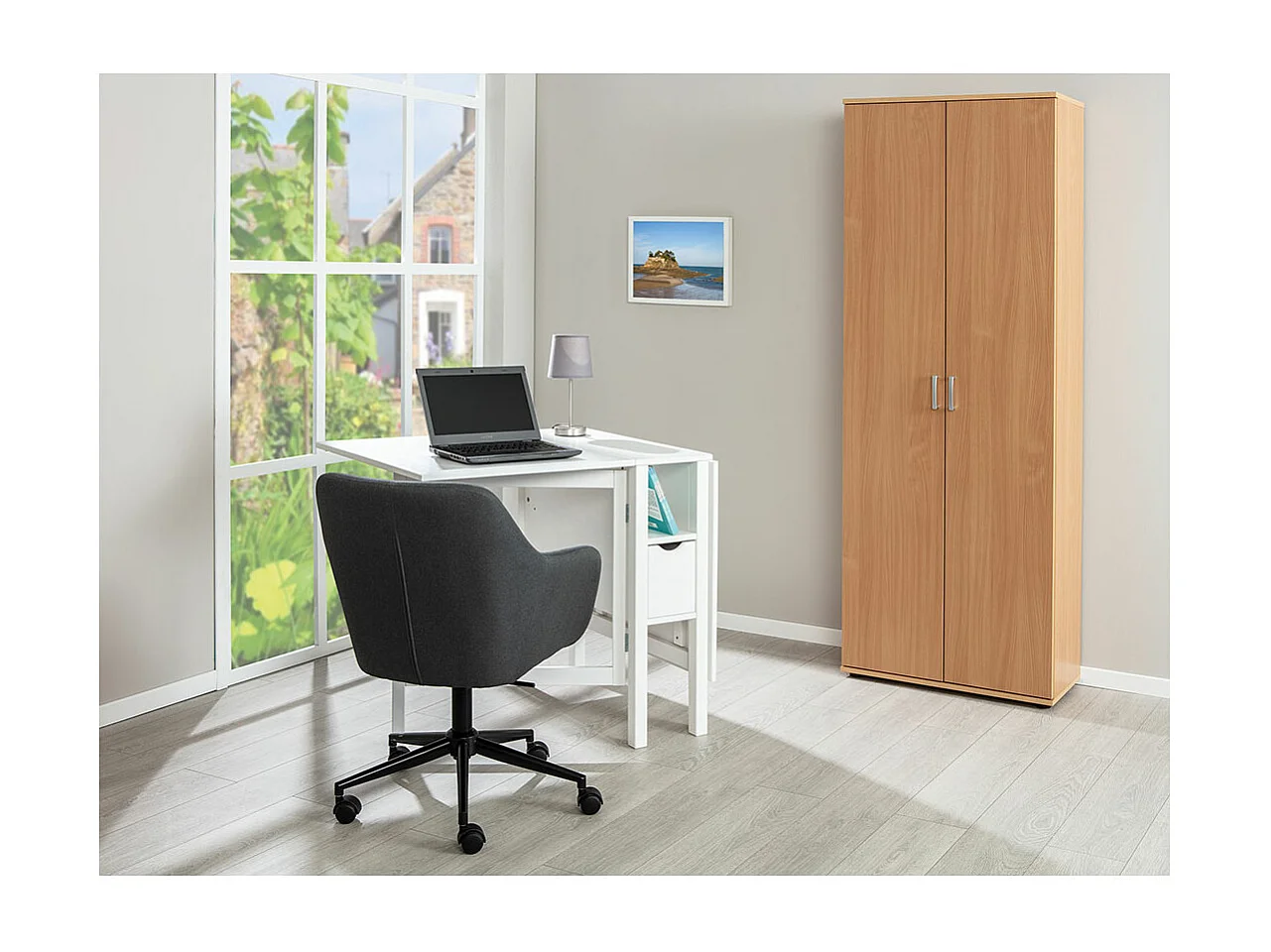 Vekla Armoire, finition hêtre.