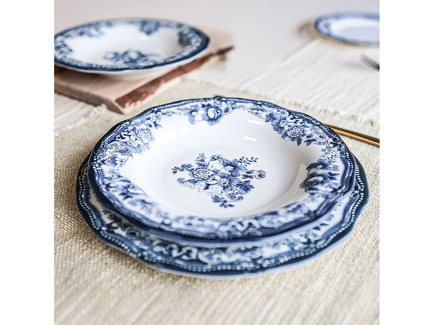 Novastyl - Lot 6 Assiettes Desserts En Porcelaine Bleu Faustine 20cm