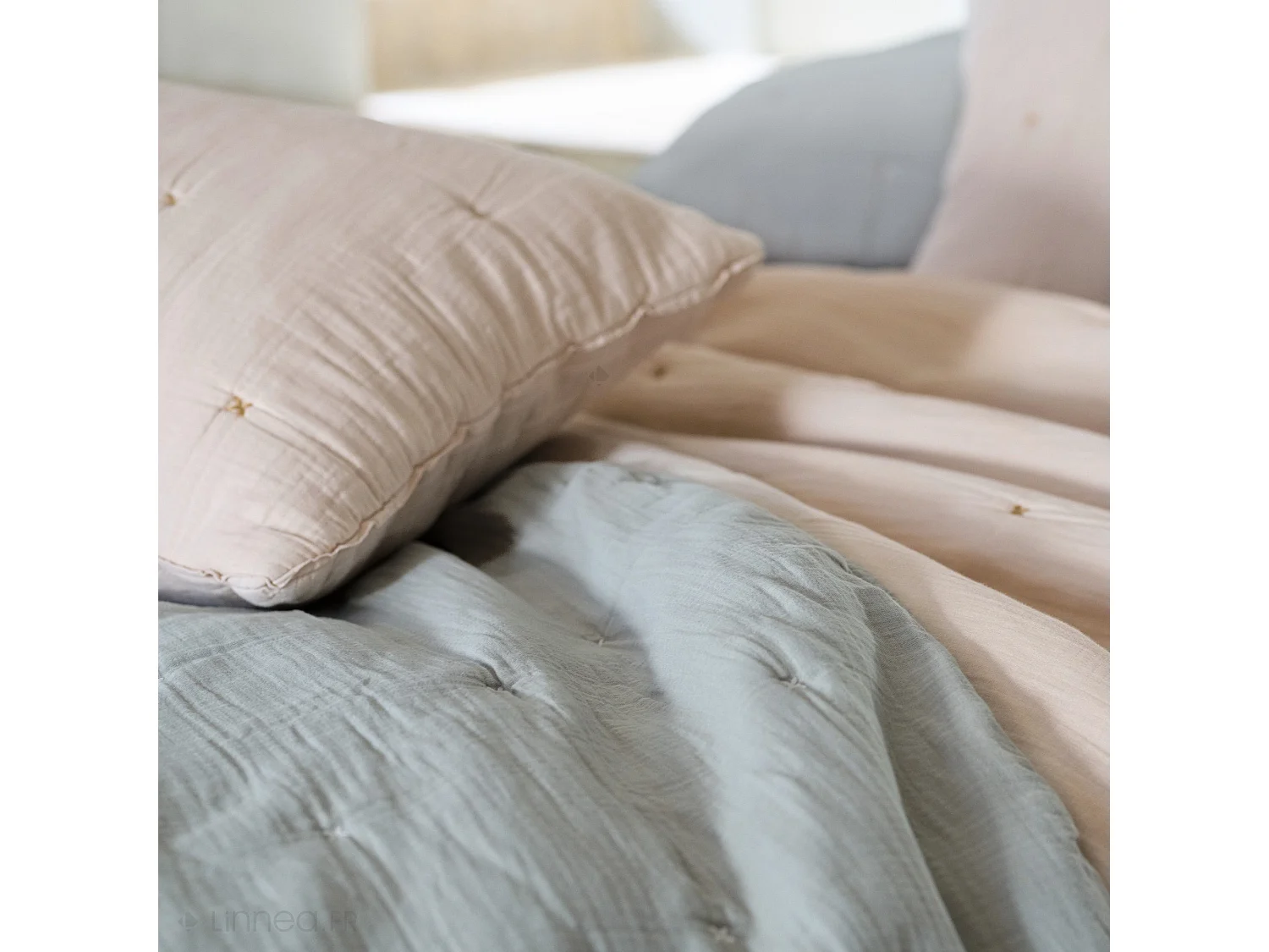 Housse de coussin capitonnée en mousseline de coton 40x60 cm ANDROS bleu lichen