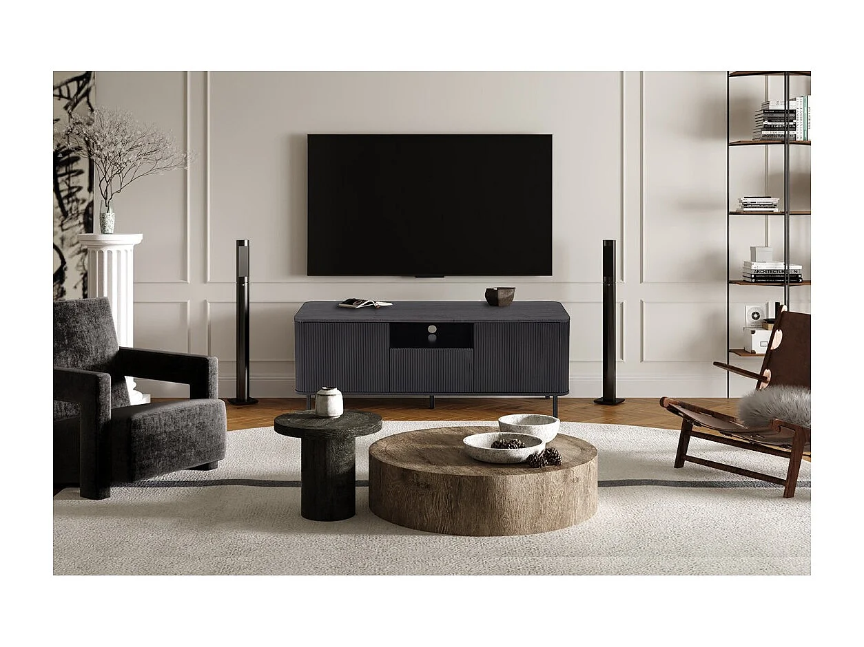 Meuble TV VAGOS – 1 niche, 1 tiroir, 2 portes, 3 passes câbles – L140 x H56 x P45 cm – Brun foncé – Design moderne