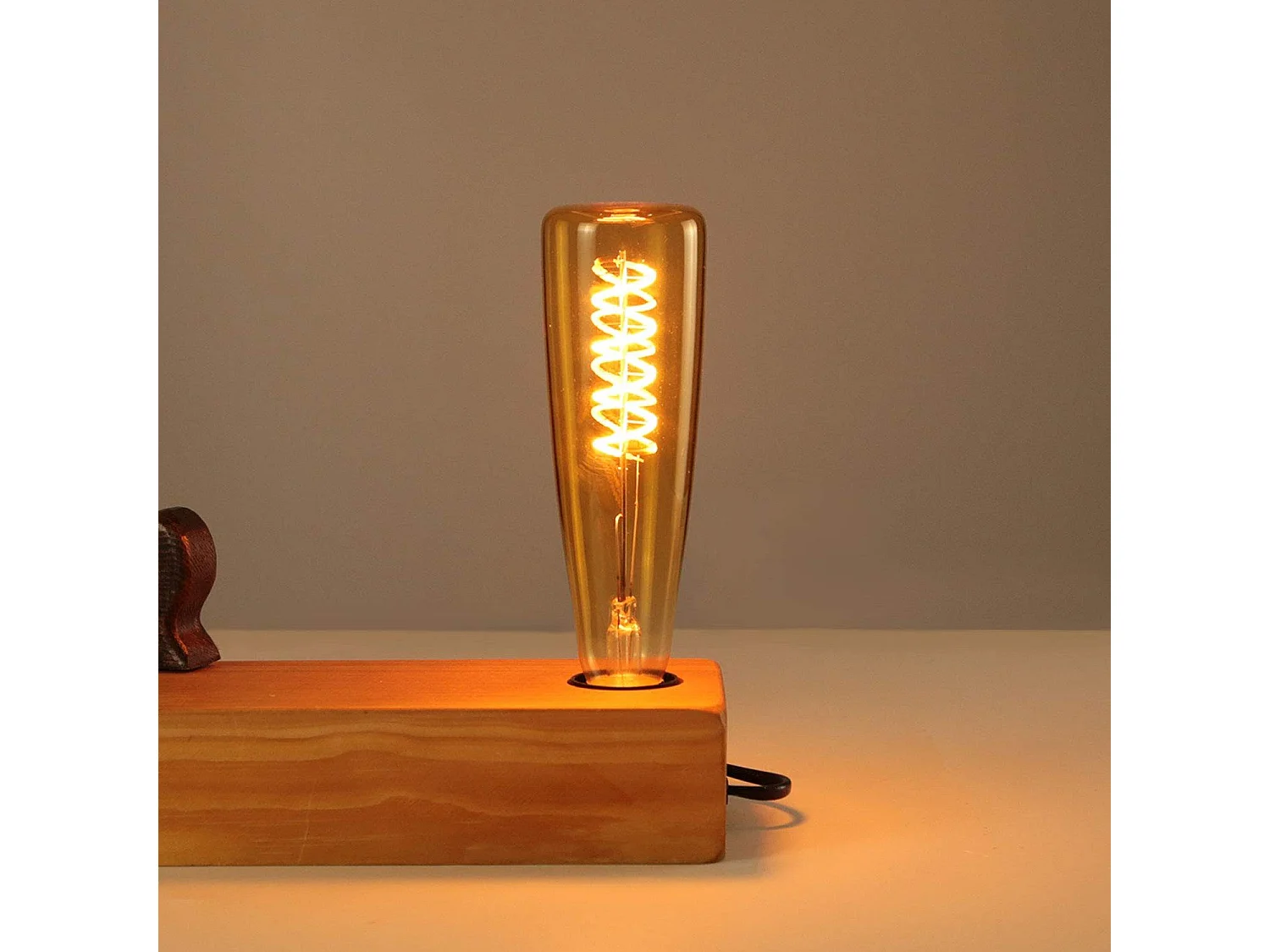 NETTLIFE E27 LED Retro żarówka edisona 4W kształt butelki wina ciepły biały 2200K złoty kolor dekoracyjna żarówka spiralna do