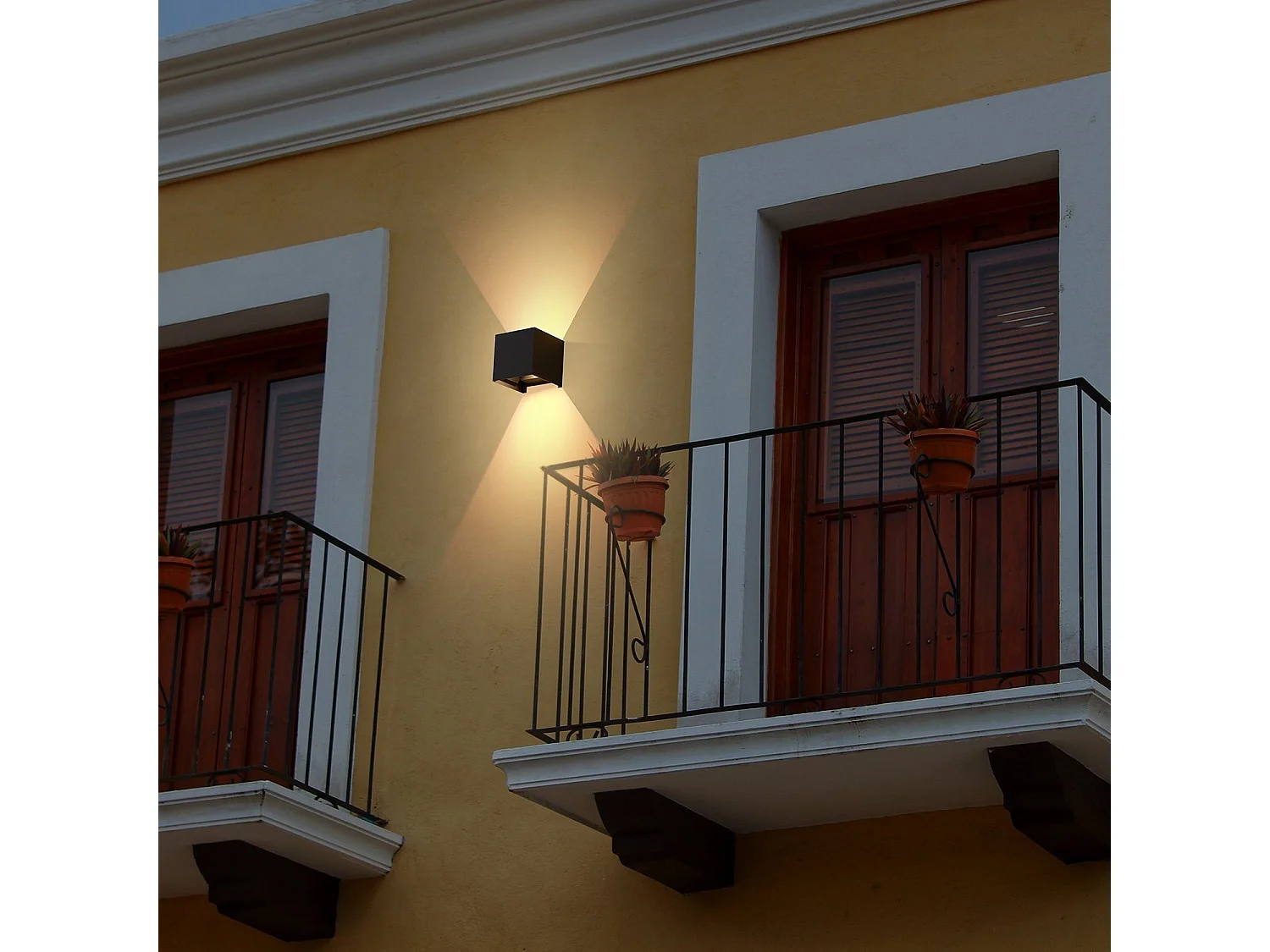 NETTLIFE 4 Appliques Murales LED Ext/Int, Noires Up Down, IP65, pour Maison, Cage d’Escalier