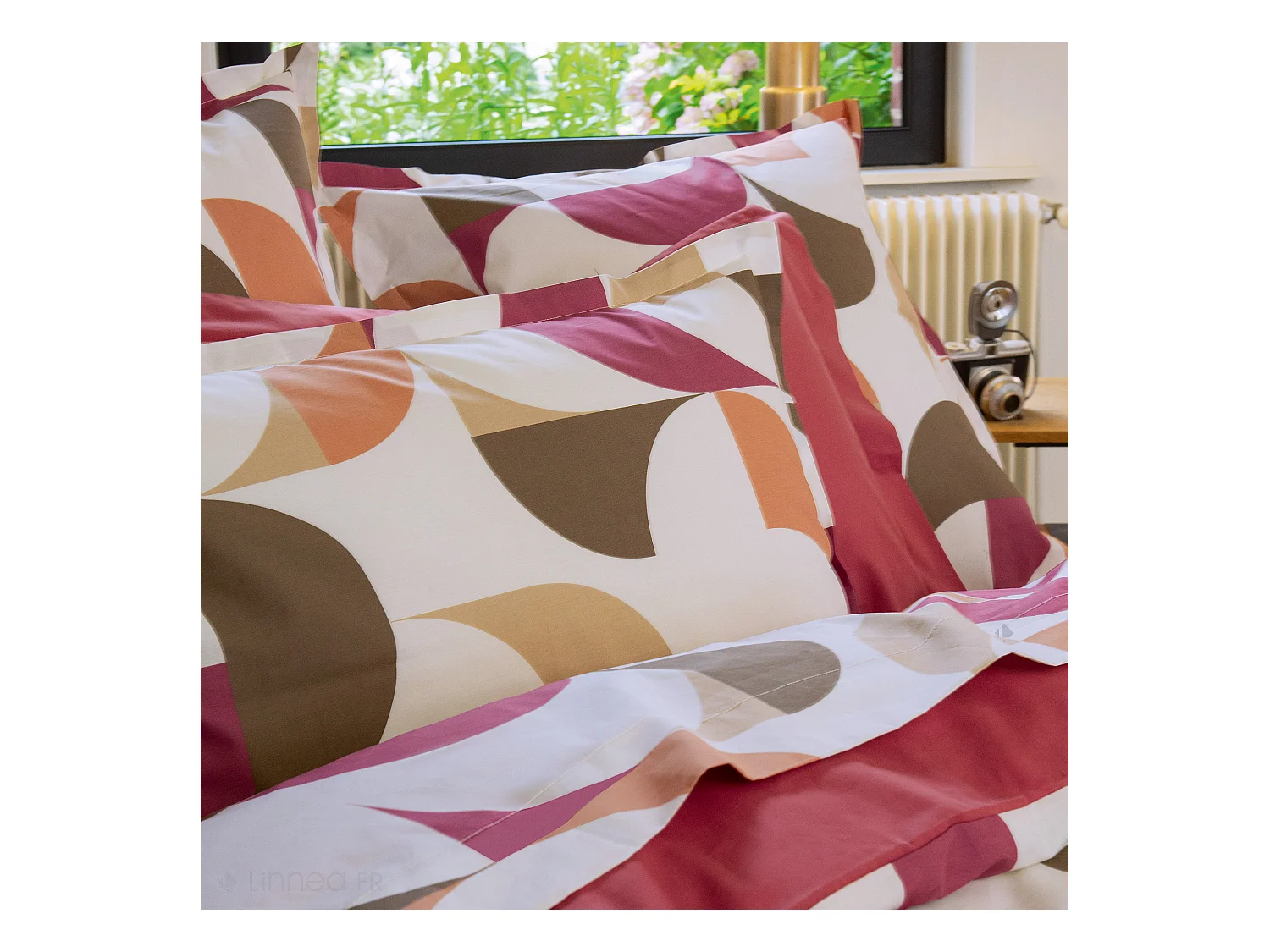 Parure de lit 260x240 cm 65x65 cm percale MODULO acajou 3 pièces