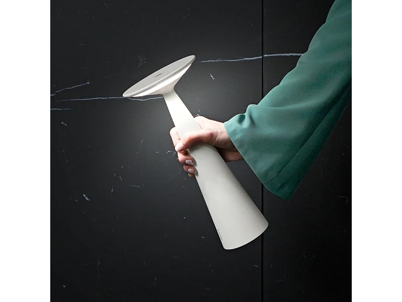 Candeeiro de mesa LED Dama Bianca com entrada USB e função powerbank