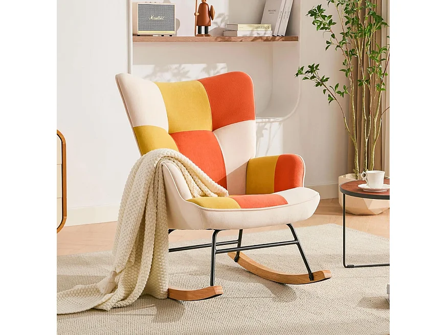 Fauteuil à bascule en patchwork pour le salon en velours avec cadre en métal et base en bois