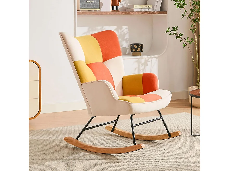 Fauteuil à bascule en patchwork pour le salon en velours avec cadre en métal et base en bois