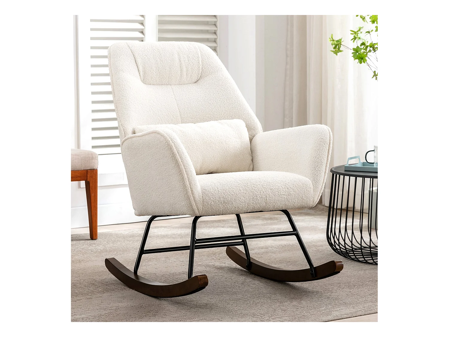 Lamswollen schommelstoel, moderne wollen fauteuil, comfortabele schommelstoel met massief houten poten, beige