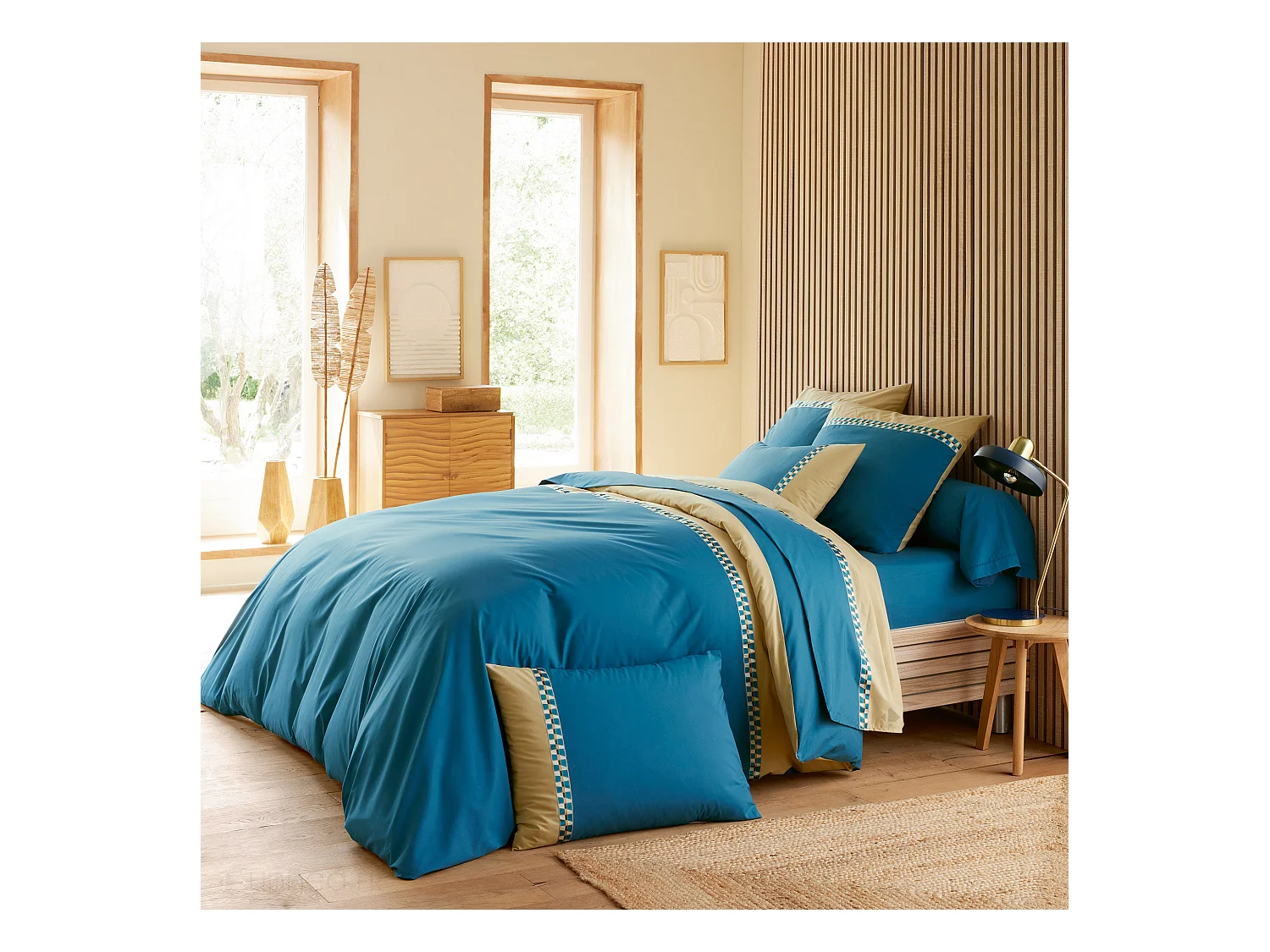 Parure de lit 3 pièces : housse 200x200 cm et taies 50x70 cm en percale de coton LINOA bleu cobalt