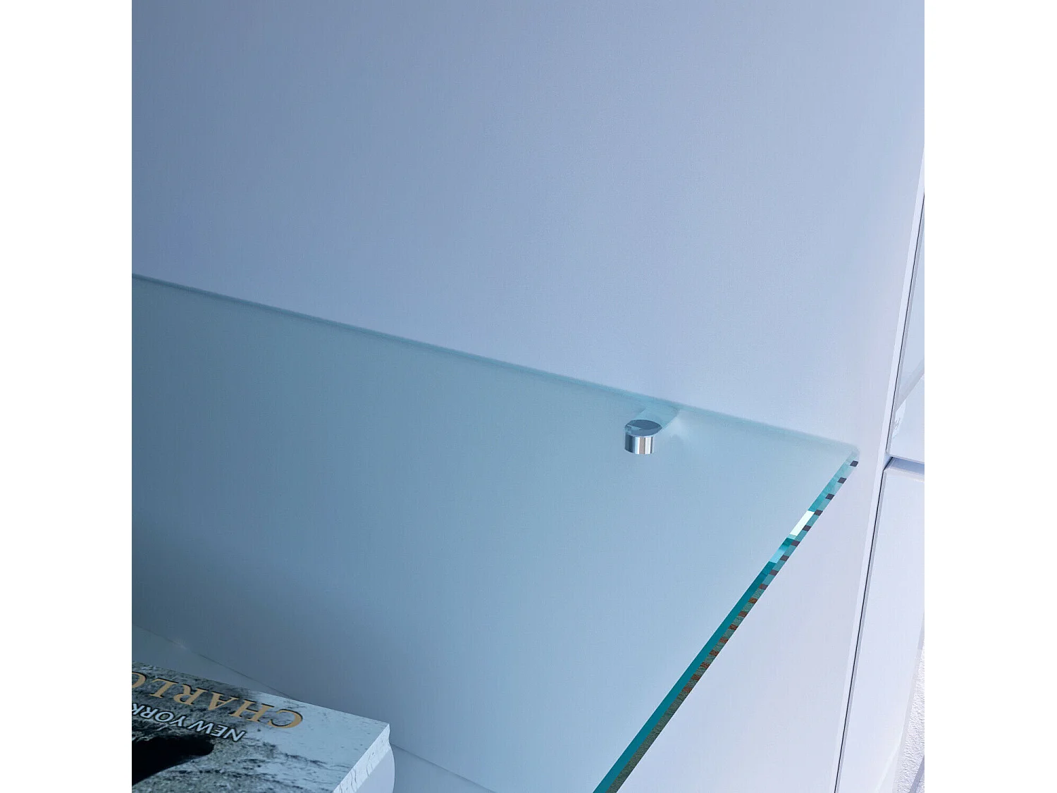 Glanzend wit tv-meubel met LED-licht, modern tv-meubel, glazen plank, 2 lades, woonkamermeubilair, 130x35x50cm