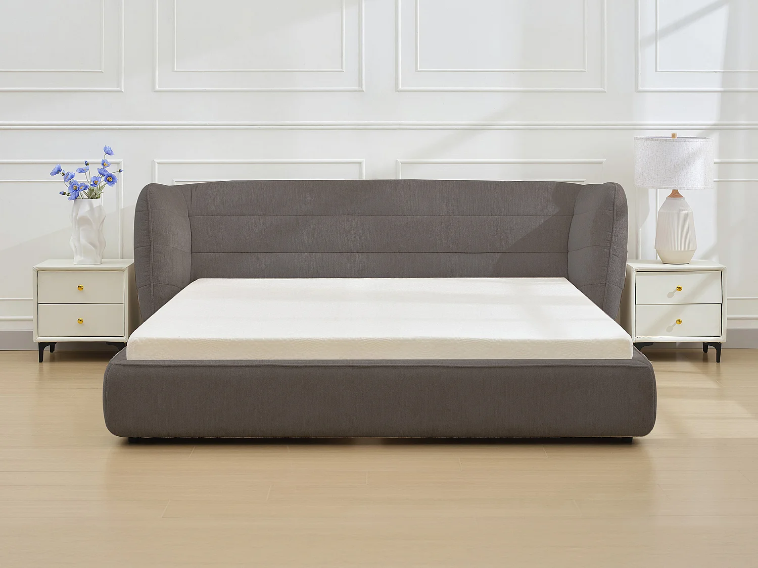 Bed 180 x 200 cm met ingekeept hoofdbord - Boucléstof - Grijs + matras - LARUMO van Maison Céphy