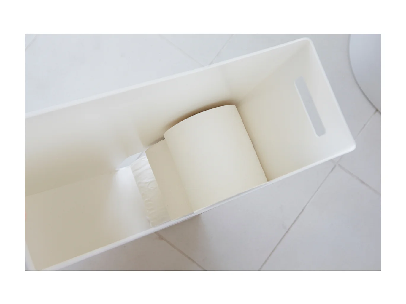 Uchwyt na papier toaletowy, szerokość 33 cm - płaski
