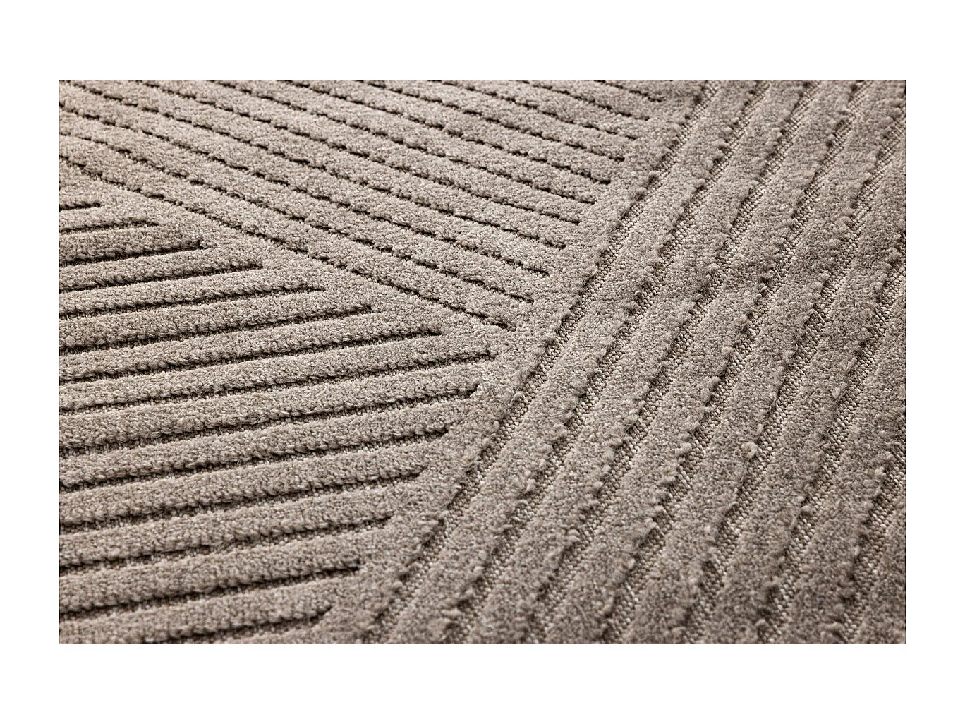 Aron vloerkleed 240x340 cm bruin.