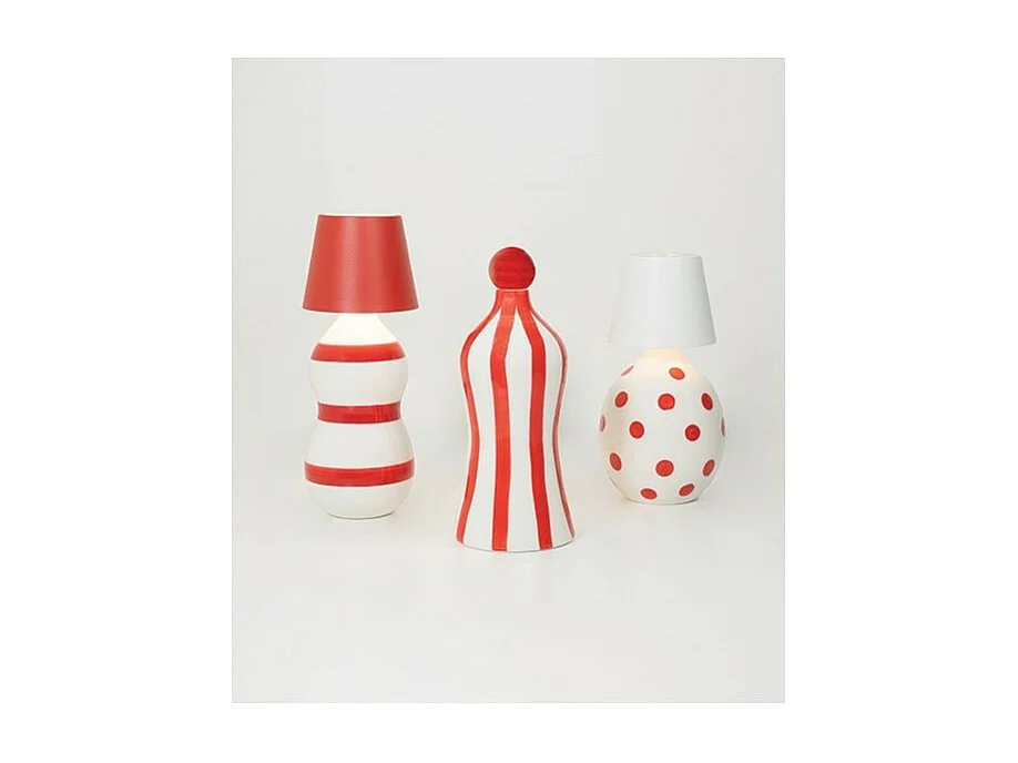 Lámpara LED Poldina STOPPER de Zafferano, recargable y portátil, color rojo, con batería hasta 12 horas