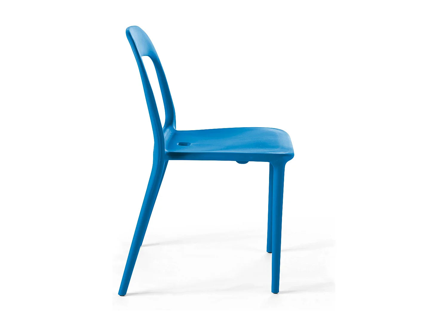 Chaise en plastique de jardin bleu