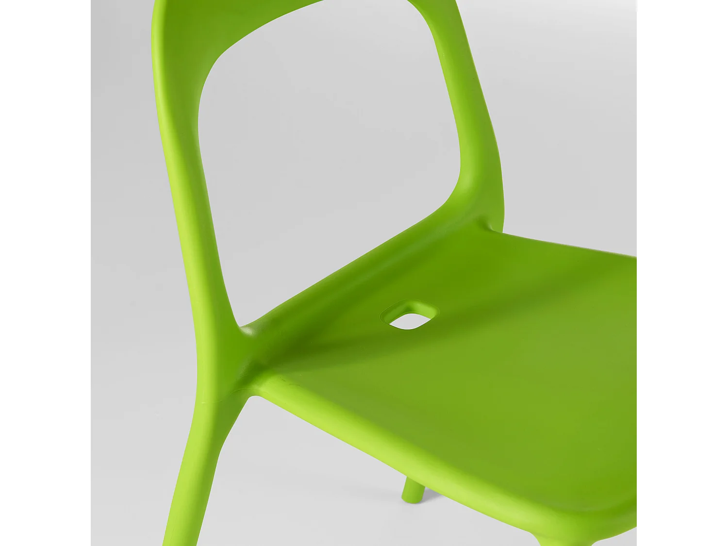 Chaise en plastique de jardin vert