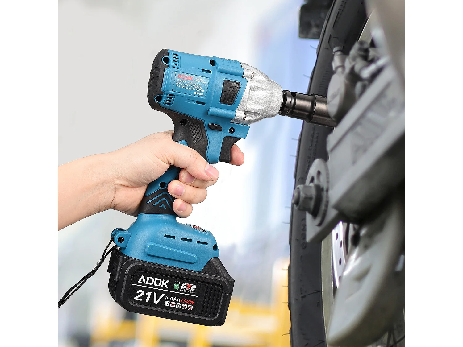 Llave de impacto, batería de 21 V 3,0 Ah, llave de impacto sin escobillas, pernos para ruedas, caja de accesorios de 25 piezas, color azul