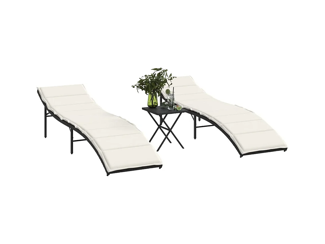 Liegestühle im 2er-Set mit schwarzem Tisch aus geflochtenem Kunstharz