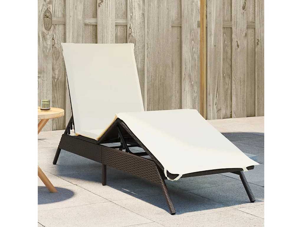 Chaise longue avec coussin marron résine tressée