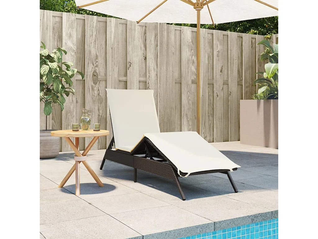 Chaise longue avec coussin marron résine tressée