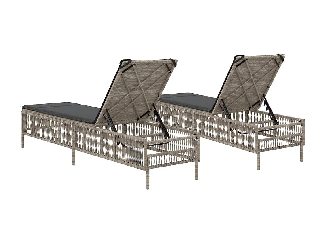 Juego de 2 tumbonas con cojines de resina tejida gris.