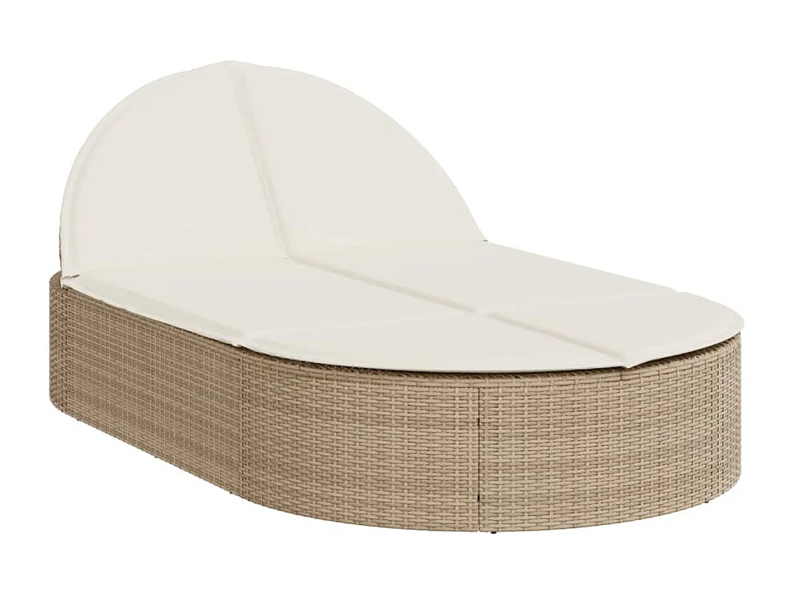 Sillón doble con cojines de resina tejida beige.