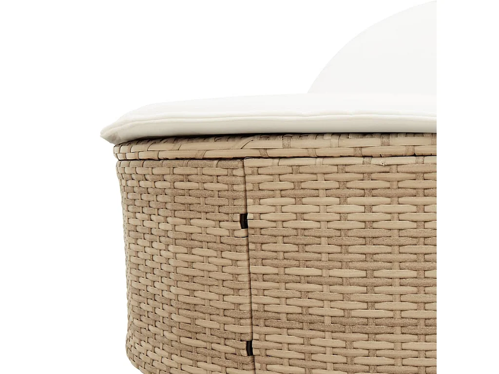 Sillón doble con cojines de resina tejida beige.