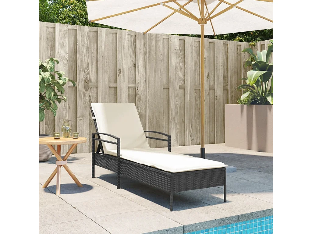 Poltrona lounge con cuscino nero 63x200x81 cm in resina intrecciata