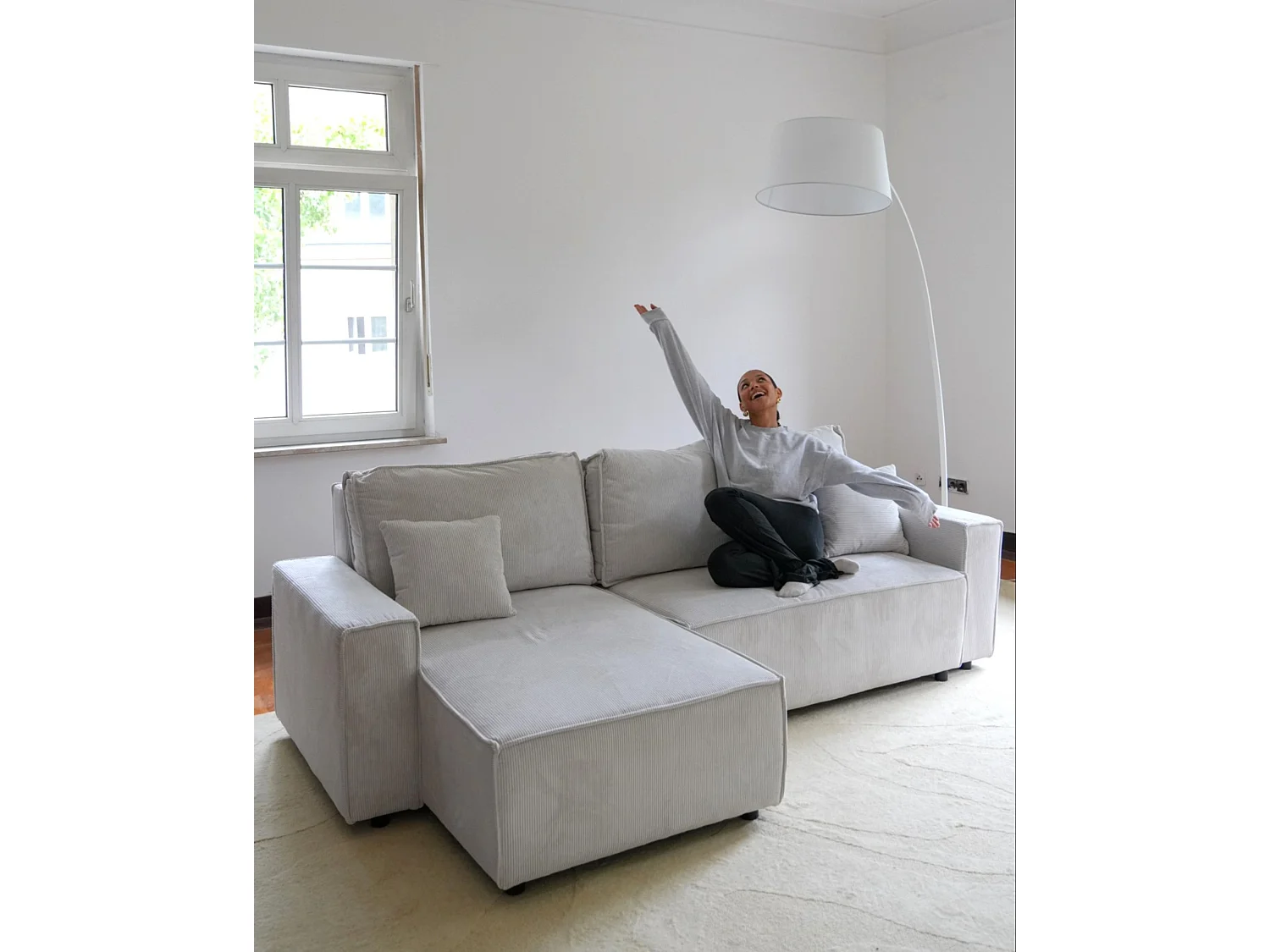 Canapé d'angle droit convertible 3 places en velours blanc casse
