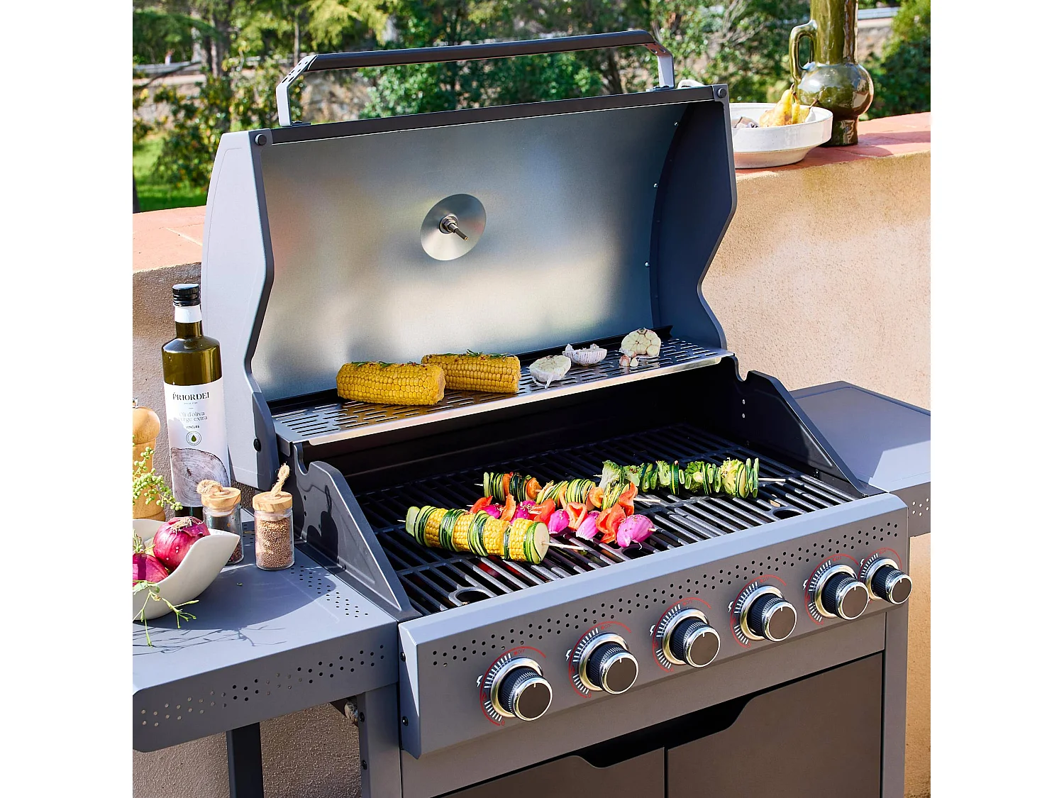 Barbecue au gaz Edmond noir - 5 brûleurs + 1 feu latéral. avec thermomètre. L 132x P62 x H143 cm